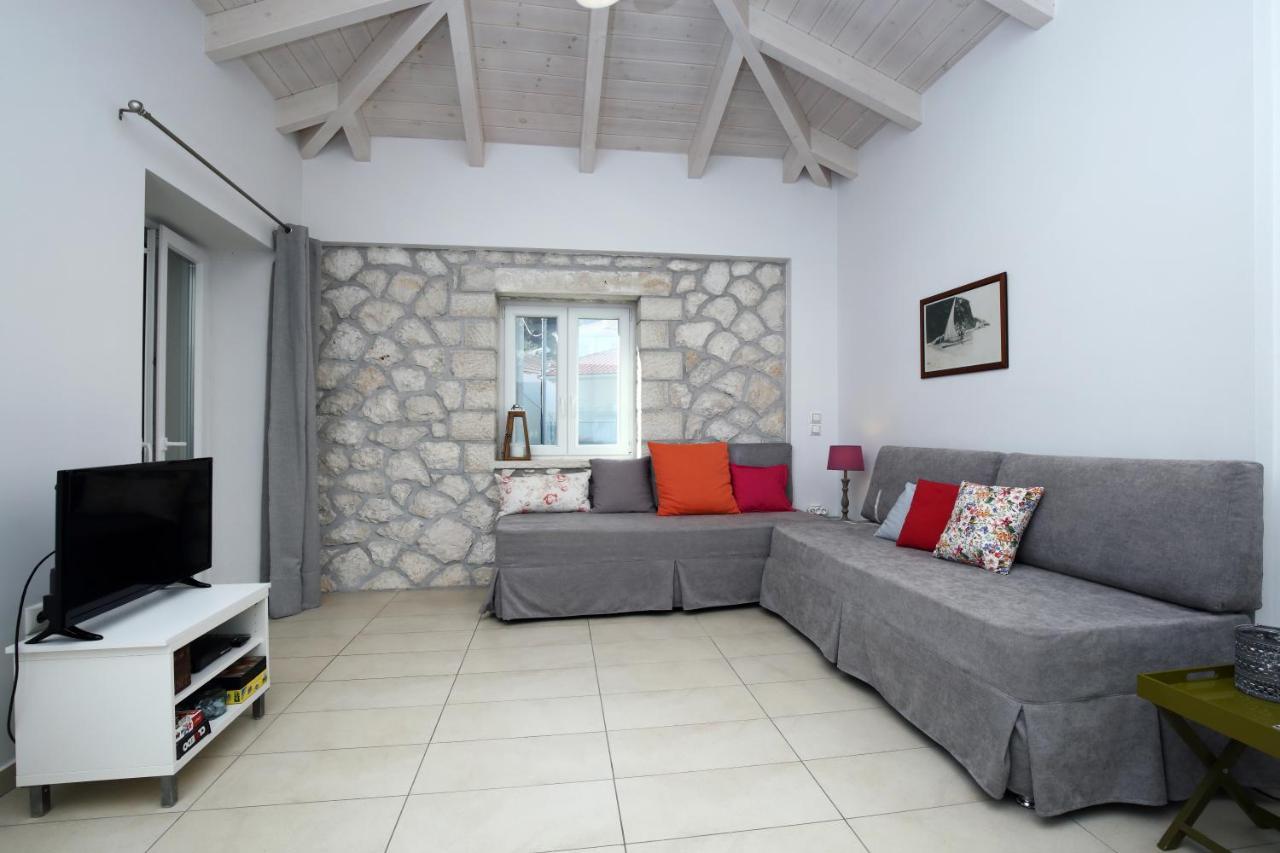 Wild Sea Apartments Ayios Nikitas Ngoại thất bức ảnh