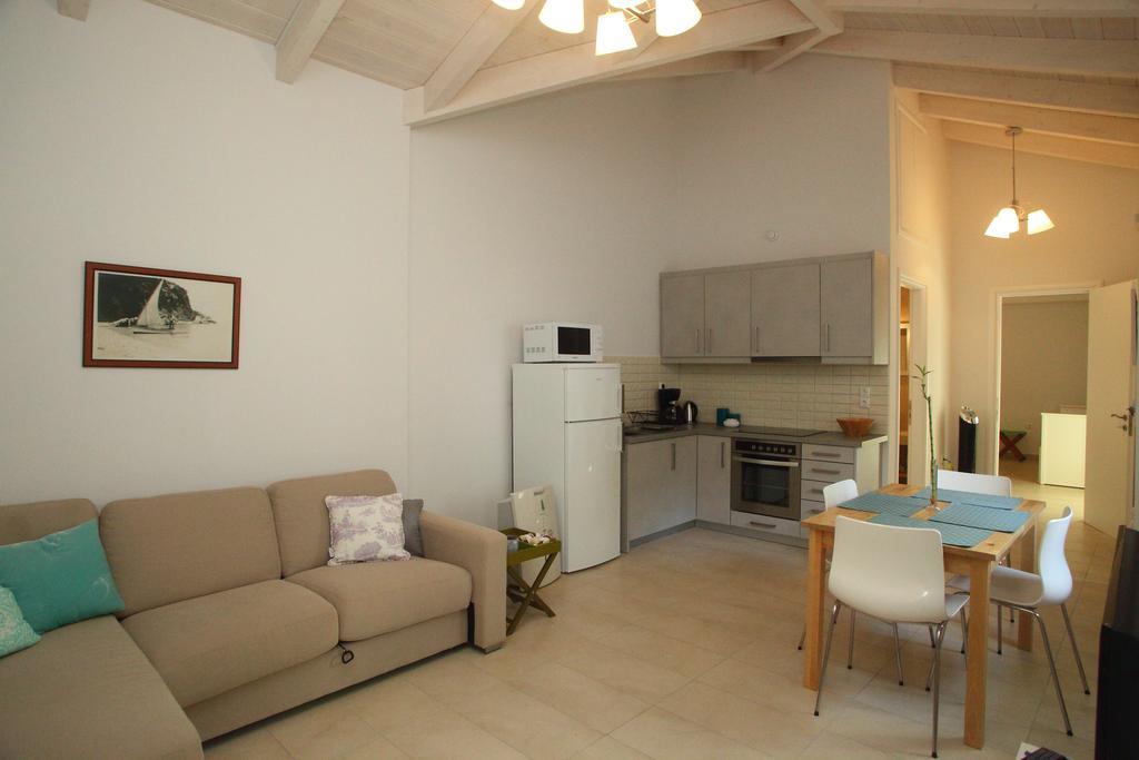 Wild Sea Apartments Ayios Nikitas Phòng bức ảnh